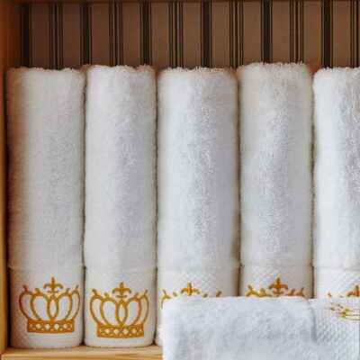Crown Embroidery Cotton White Hotel Towel Set Face Towels Bath Towels for Adults Washcloths Absorbent Hand Towel Customizable