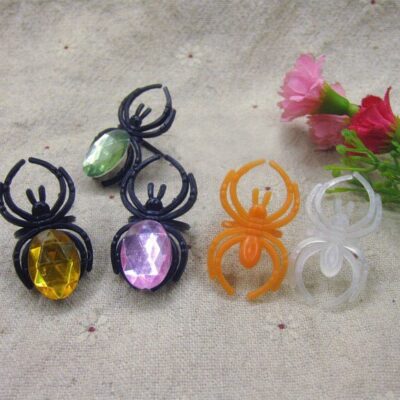 Simulation Fake Spider Finger Ring Jokes Artificial Toy Novelty Insect Animal Model Trick April Fool's Day Scare Toys Halloween